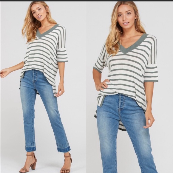 NEW! V-Neck Lightweight Sweater - M/L - Picture 2 of 6